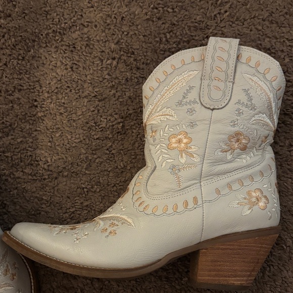 Dingo Cream and Gold Floral Ankle Boots - Picture 2 of 7